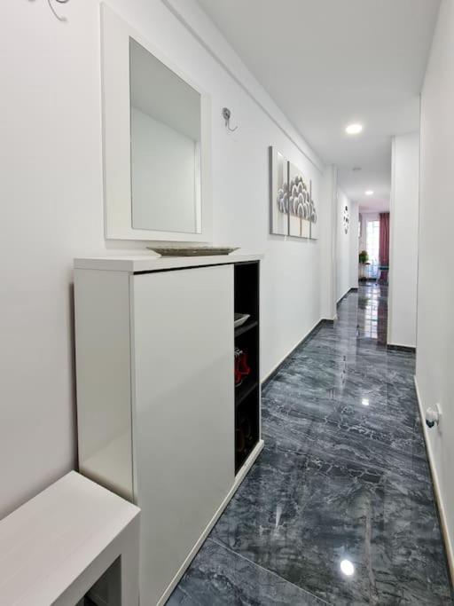 Modern Apartment Right In The Heart Of Benidorm Exteriör bild