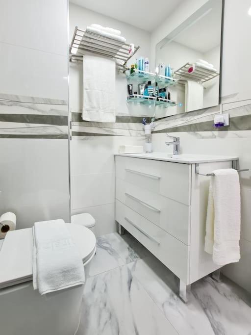 Modern Apartment Right In The Heart Of Benidorm Exteriör bild